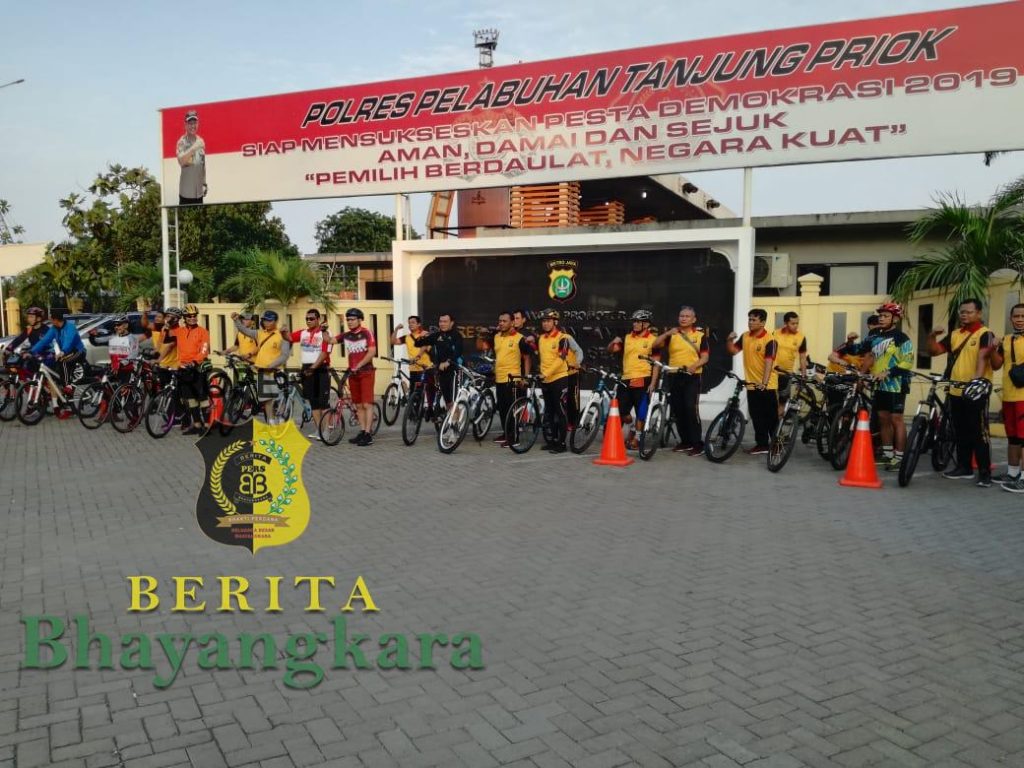 Pererat Pertalian, Keluarga Besar Polres Pelabuhan Tanjung Priok Gelar Sepeda Santai dan Senam Bersama