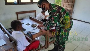 Metode Hitung Batu, Cara Efektif Satgas Yonif MR 413 Kostrad Ajarkan Siswa Papua Berhitung