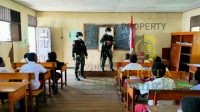 Peduli Terhadap Bahaya Penularan Covid-19, Satgas TNI Lakukan Sosialisasi Di Sekolah