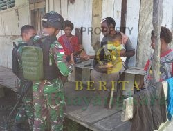 Perkokoh Kemanunggalan Dengan Masyarakat Di Perbatasan Papua, Satgas Pamtas Yonif 126/KC Datangi Rumah Masyarakat