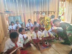 Bak Pelita, Personel Satgas Pamtas Yonif 126/KC Mengajar Anak-anak Di Perbatasan Papua