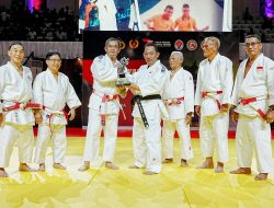 Sabuk Hitam Judo Bagi Kapolri: Hadiah Lain Kala Hari Bhayangkara Ke-77
