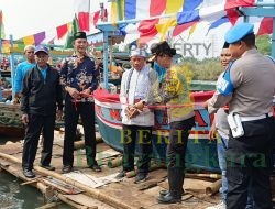 Kapolsek Kawasan Sunda Kelapa Lakukan Pengamanan Pesta Nelayan di Kali Adem