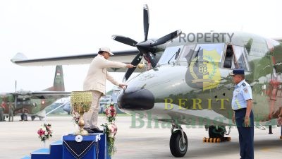 Menhan Prabowo Serahkan Lima Unit Pesawat NC-212i kepada TNI Angkatan Udara