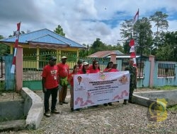 Babinsa Koramil 1710-03/Kuala Kencana Laksanakan Penilaian Lomba Kebersihan Kampung dan Gapura Sambut HUT ke-79 RI