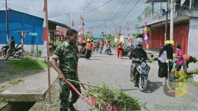 Babinsa Koramil 1710-02/Timika Laksanakan Kerja Bakti Bersama Masyarakat