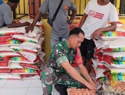 Babinsa Koramil 1710-07/Mapurujaya Salurkan Bantuan Kepada Masyarakat Korban Banjir