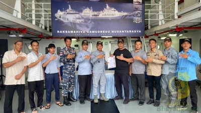 Bakamla RI Serahkan Delapan Nelayan ke Pemerintah Natuna