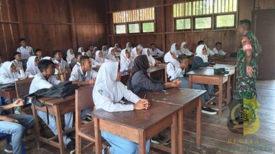 Satgas TMMD ke-122 Berikan Wasbang di SMK Negeri 2 Raja Ampat