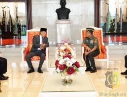 Panglima TNI Terima Kunjungan Menteri Pertahanan RI di Mabes TNI