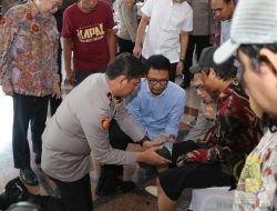 Polda Metro Jaya Beri Bantuan Kaki Palsu dalam Rangka Hari Jadi Humas Polri ke-73