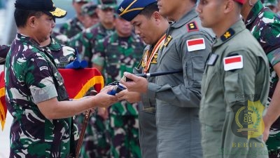 Panglima TNI Beri Penghargaan Kepada 24 Personel TNI Satgas Penanggulangan Bencana Alam di Filipina