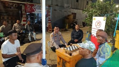 Kehangatan Ngopi Kamtibmas dan Cooling System Polsek Kawasan Kali Baru Bersama Warga