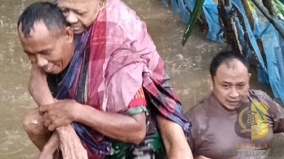 Jajaran Kodam XIV/Hsn Berikan Bantuan kepada Korban Banjir