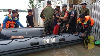 Lanud Sultan Hasanuddin Gerak Cepat Bantu Korban Banjir di Maros