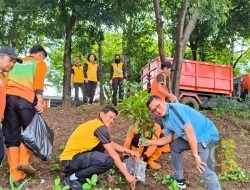 Samapta Polres Metro Jakarta Timur Tanam Puluhan Bibit Pohon Dukung Ketahanan Pangan