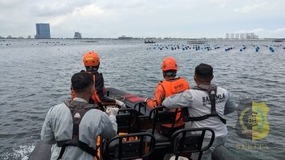 Bakamla RI Bersama Tim Gabungan Evakuasi Korban Kecelakaan Kapal di Perairan Pulau Cipir