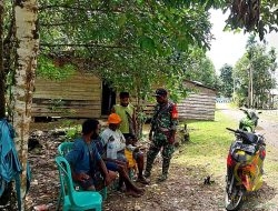 Babinsa 03/Kuala Kencana Ajak Warga Jaga Kamtibmas