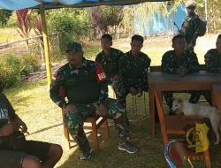 Babinsa Koramil 1715-05/Batom Kodim 1715/Yahukimo Melayat ke Rumah Duka