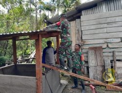Babinsa Koramil Agimuga Bantu Warga Bangun MCK