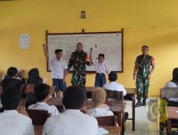 Babinsa Koramil 1710-03/Kuala Kencana Berikan Materi Matematika Metode Gasing Kepada Siswa-Siswi SMPN 3 Mimika