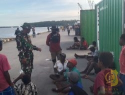 Babinsa Koramil Mapurujaya Gelar Komsos Bersama Pekerja TKBM di Wilayah Binaan