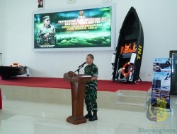 TNI Salurkan 70 Boat Polyethylene untuk Bantu Penanggulangan Banjir di Bekasi