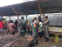 Babinsa Koramil 1710-02/Timika Bersama Polri dan Satpol PP Tertibkan Pedagang