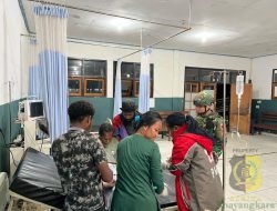 Satgas Yonif 715/Mtl Bantu Evakuasi Anak Papua ke Rumah Sakit