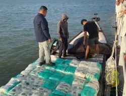 Bakamla RI Gagalkan Penyelundupan Beras dan Gula Pasir Subsidi di Sei Nyamuk Sebatik