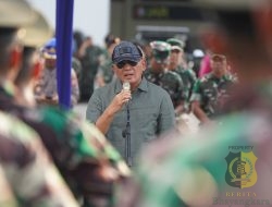 Panglima TNI Bersama Menhan RI Tinjau Pasukan Defile untuk Bastille Day Prancis