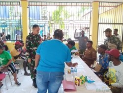 Babinsa Koramil 1710-07/Mapurujaya Dampingi Penyaluran Bantuan Kepada Masyarakat