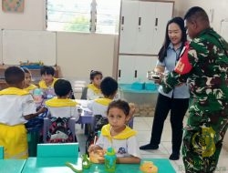 Babinsa Koramil 1710-02/Timika Dampingi Pelaksanaan Makan Bergizi Gratis