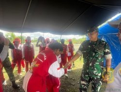 Dandim 1710/Mimika Tinjau Latihan Anggota Paskibraka Kab. Mimika Tahun 2025