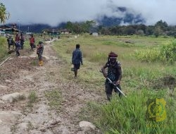 Babinsa Koramil 1710-05/Jila Bersama Masyarakat Laksanakan Kerja Bakti