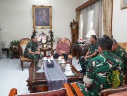 Anjangsana TNI ke Jenderal TNI (Purn) Try Sutrisno: Kita Tidak Boleh Melupakan Persatuan
