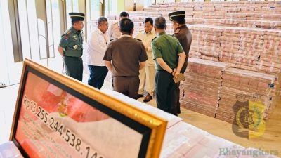 Panglima TNI Dampingi Presiden RI Saksikan Penyerahan Uang Sitaan Hasil Korupsi Rp 13,25 Triliun di Kejaksaan Agung