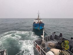 Bakamla RI Selamatkan Kapal Mati Mesin di Tengah Cuaca Buruk
