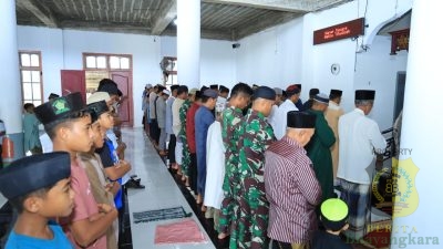 Satgas TMMD ke-126 Kodim 1505/Tidore Istiqamah Beribadah