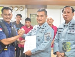 Bakamla RI Jemput Empat Nelayan Indonesia di Perbatasan Laut Indonesia–Malaysia