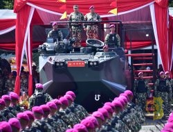 Panglima TNI Dikukuhkan sebagai Warga Kehormatan Pasukan Pendarat Korps Marinir