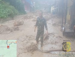 Prajurit TNI Berhasil Evakuasi Warga Banjir Batangtoru Tapanuli Selatan