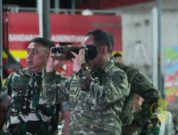 Panglima TNI Tinjau Latihan Terjun Malam di Bangka