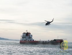 Kolaborasi Unsur Laut dan Udara Tangkap Dua Kapal Pembawa Pasir Timah Ilegal