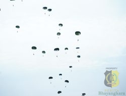 Bersama Tuhan Menyerbu dari Langit: Ratusan Prajurit TNI Terjun di Morowali