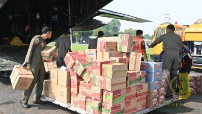TNI Kembali Distribusikan Bantuan Kemanusiaan ke Wilayah Terdampak
