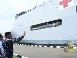 TNI AL Kerahkan KRI dan Helikopter untuk Bantu Korban Bencana di Aceh, Sumut dan Sumbar