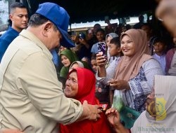 Panglima TNI Dampingi Presiden RI Tinjau Jembatan Bailey dan Pengungsian Korban Bencana di Bireuen