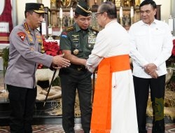 Panglima TNI Dampingi Menko Polkam Tinjau Pengamanan Gereja Jelang Natal 2025