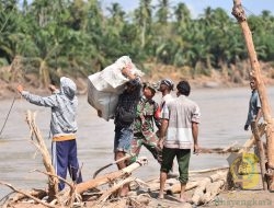 Kodam IM Gunakan Tali Kirim Bantuan ke Daerah Terisolir di Bireuen